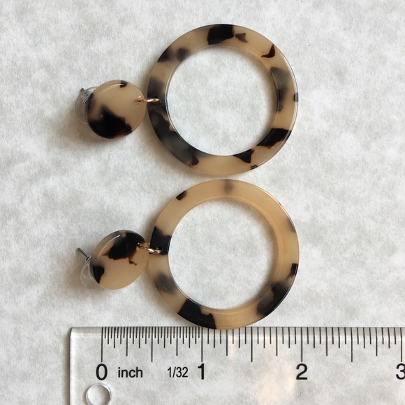 Tortoise Shell Circle Drop Earrings - Picture 5 of 5